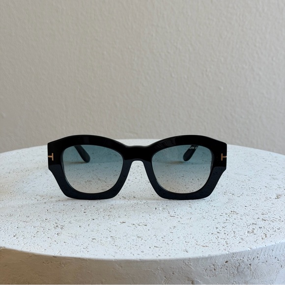 Tom Ford Accessories - Tom Ford Guilliana sunglasses, NEW